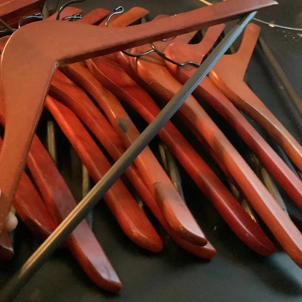 Set of 14 wooden suit hangers - Picture 5 of 5